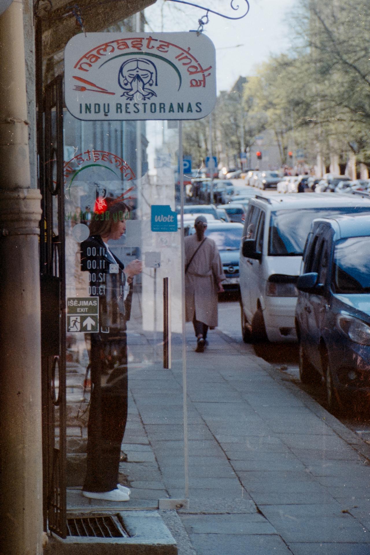 Thumbnail /2023 Litauen/women smoking.jpg